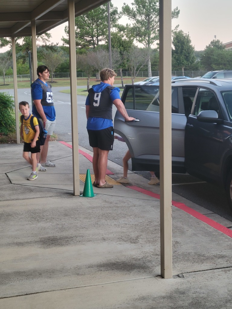 We had special guests come help us in the car rider line this morning. We always love when our neighboring Colonels can come support us! #loveblue #livegold 💙💛