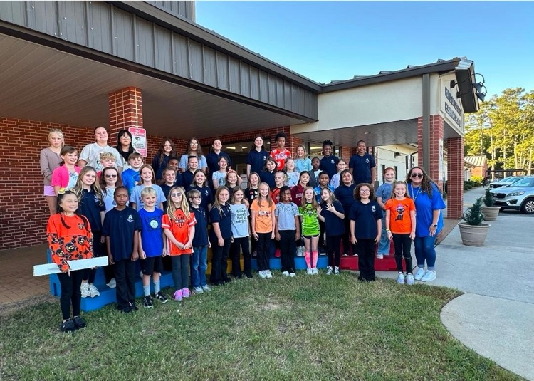 🎵Last night our Hamilton Crossing Elementary School Chorus started our Fall Festival off right with a wonderful performance.  Thanks to Ms. Crossan for her dedication and to our students for their hard work!🎵
