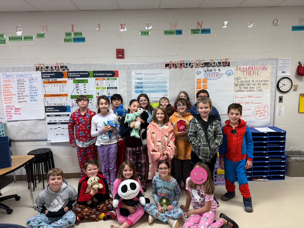 group picture of seventeen students in a classroom