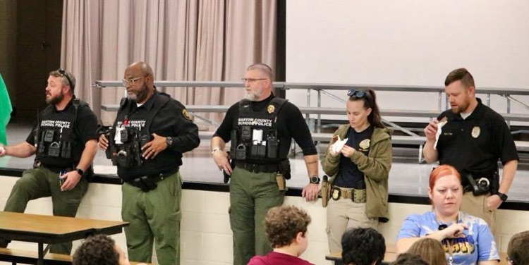 👮‍♀️🚔👮‍♂️Today our third graders enjoyed Ice Cream With a Cop.  Officer Scott, Officer Gentry, and friends visited to help build positive relationships with our students. 👮‍♀️🚔👮‍♂️