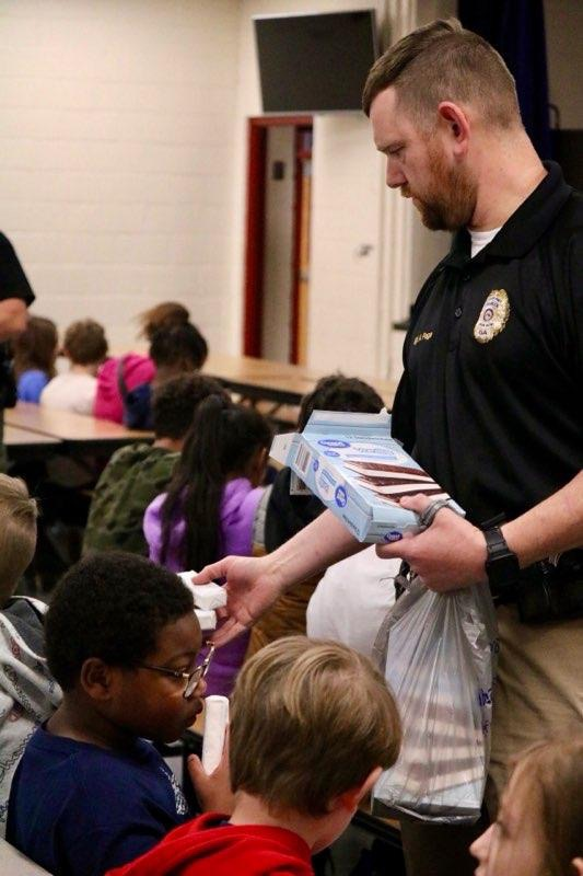 👮‍♀️🚔👮‍♂️Today our third graders enjoyed Ice Cream With a Cop.  Officer Scott, Officer Gentry, and friends visited to help build positive relationships with our students. 👮‍♀️🚔👮‍♂️