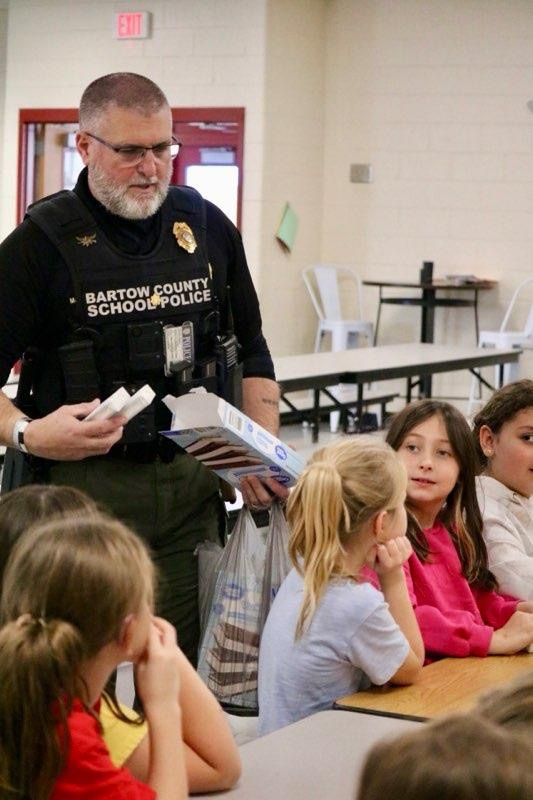 👮‍♀️🚔👮‍♂️Today our third graders enjoyed Ice Cream With a Cop.  Officer Scott, Officer Gentry, and friends visited to help build positive relationships with our students. 👮‍♀️🚔👮‍♂️