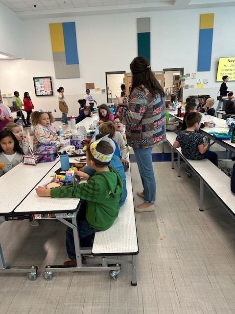 PTO volunteers helping with duty free lunch. 