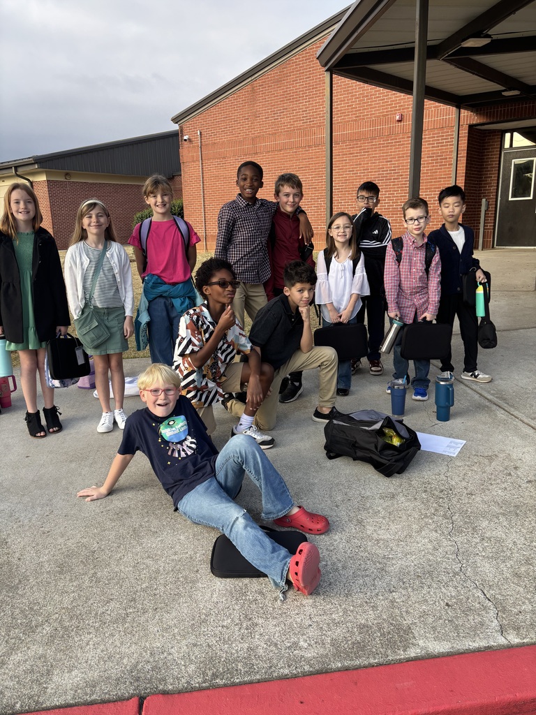 Eleven of our 3rd-4th grade students are representing HCES at the Bartow County Trchnology Competition. The are showing that KNIGHTS are Responsible, Respectful, and Ready to Learn.