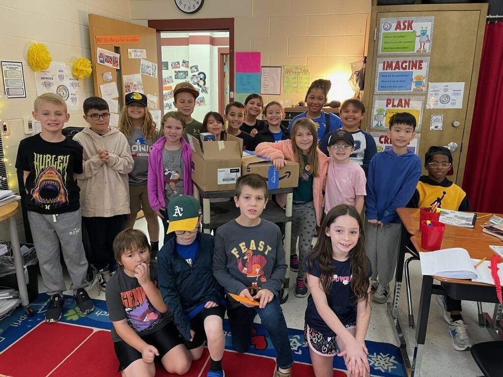🧡Third grade did an amazing job with their food drive for the Salvation Army! Congratulations go out to Mrs. Boudreaux's class for bringing in the most food and winning the pizza party! Way to go to all of our 3rd grade classrooms for displaying an attitude of gratitude during the month of November!🧡