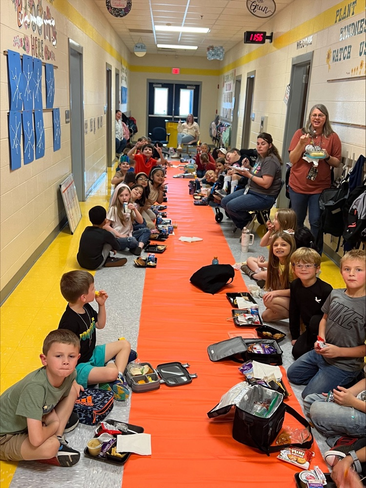 Second grade had a thanksgiving lunch in the hallway. They have been learning about Native Americans and today they got to dress like them and feast like them! 