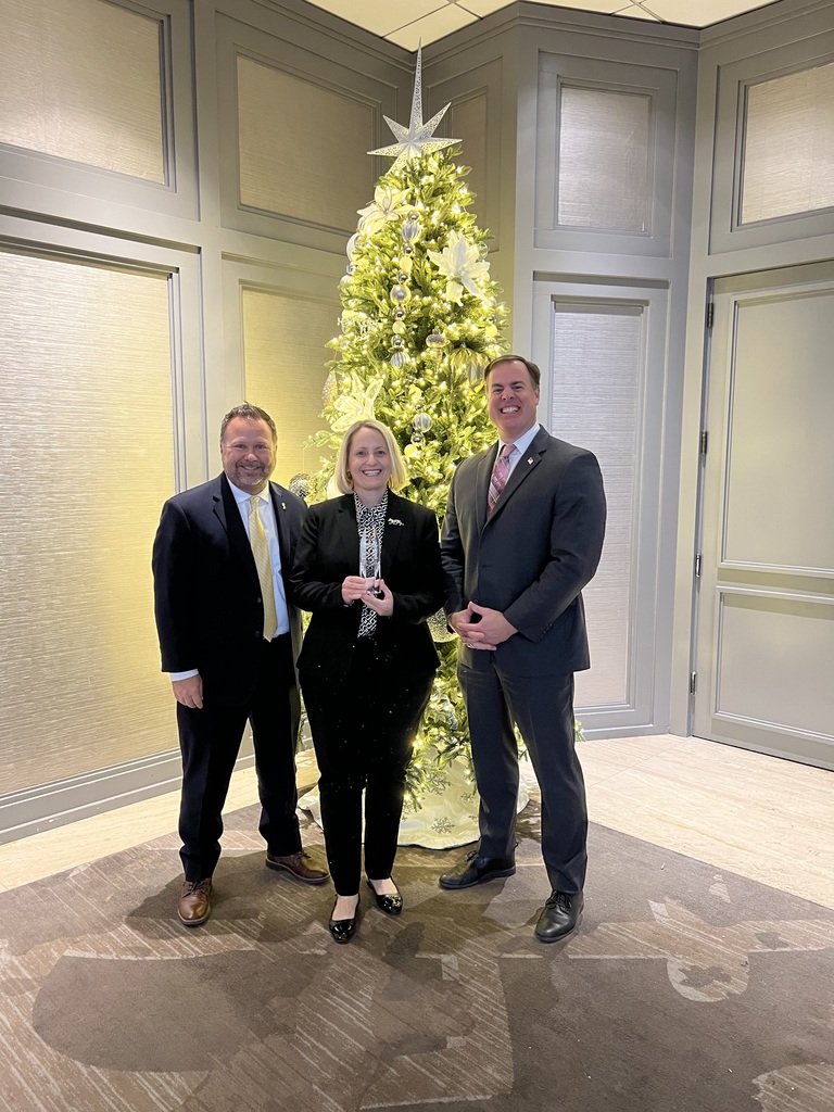 Matt Shultz, Sharon Viktora, Clint Terza accepting exemplary board award