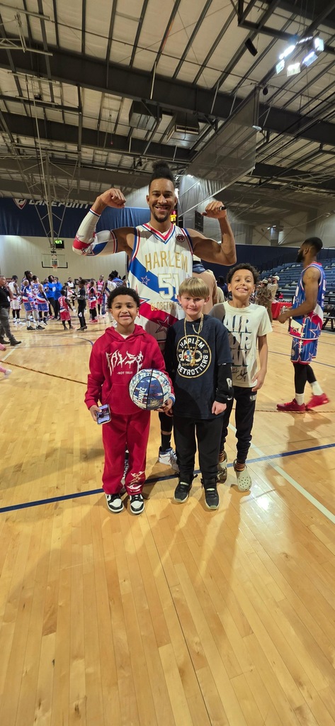  Last week, Ma'Kai Warren and Cadence Conner enjoyed a Harlem Globetrotters game at Lakepoint Sports. Lakepoint, one of our partners in the Bartow Cares 4 U/Bee Relational Campaign, recognized essay winners from across the district. Participating students answered the question, "Who are you grateful for and why?" Ma'Kai and Cadence did an amazing job and we were proud to have them representing Hamilton Crossing Elementary School! #betterinBartow
