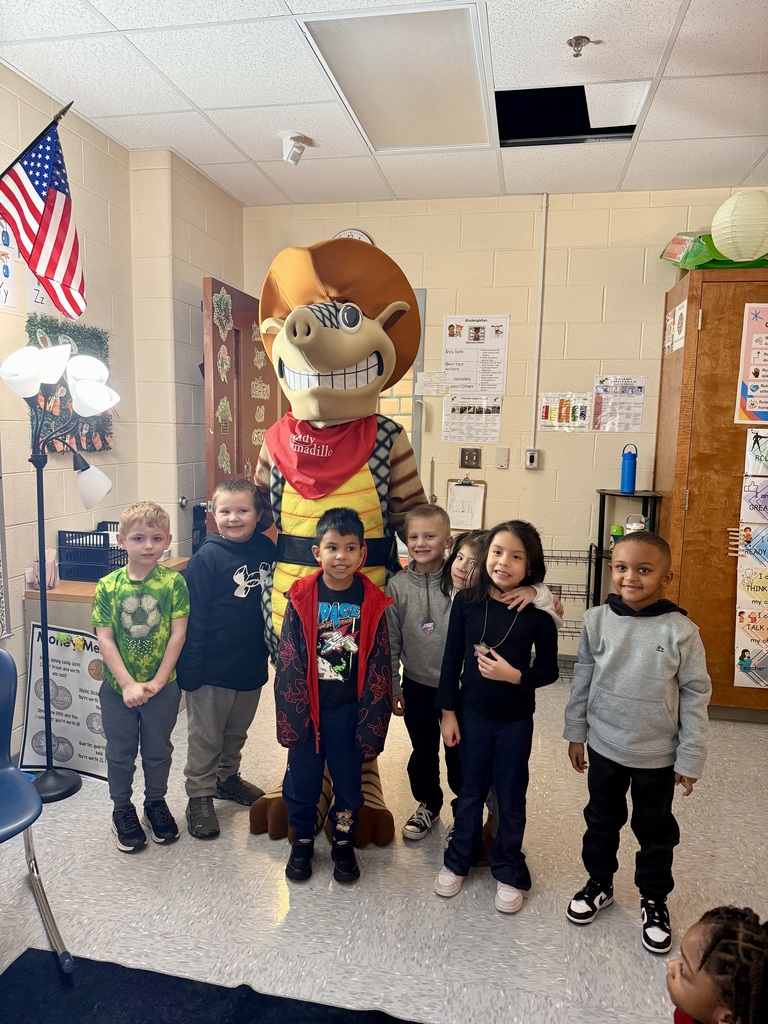 Last Friday, Ms. Estrada's and Ms. Smith's class got to celebrate perfect attendance with a bread party from Texas Roadhouse!