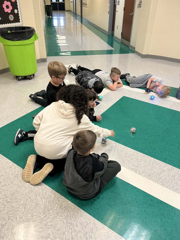 Last week, Coding Club started to code Spheros! The challenge was to code around the small green square. Students had a lot of fun!