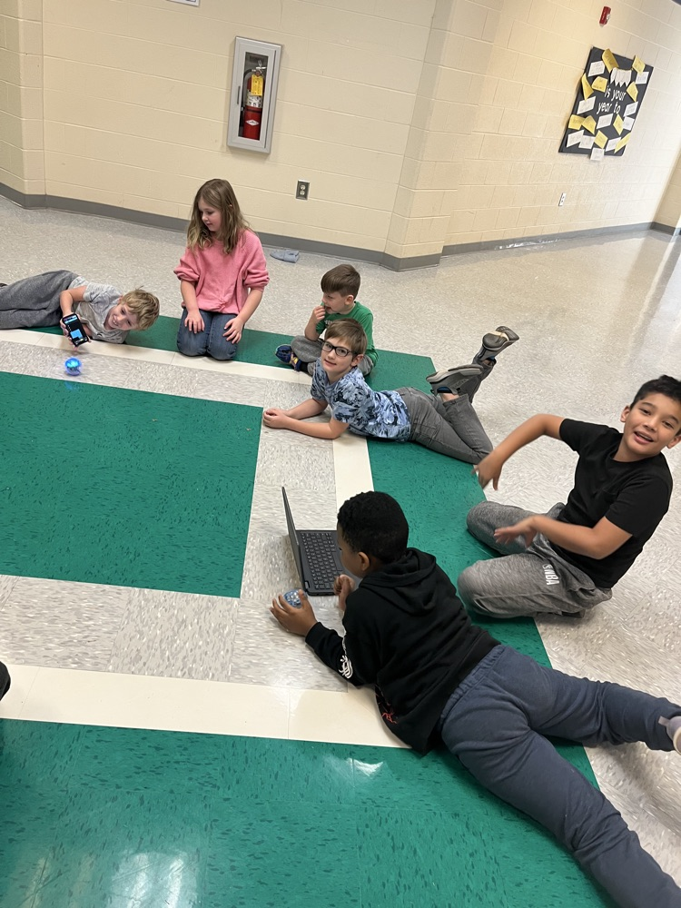 Last week, Coding Club started to code Spheros! The challenge was to code around the small green square. Students had a lot of fun!