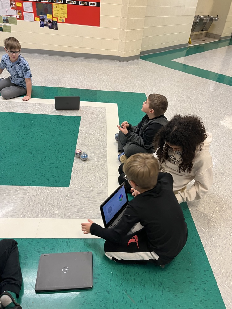 Last week, Coding Club started to code Spheros! The challenge was to code around the small green square. Students had a lot of fun!