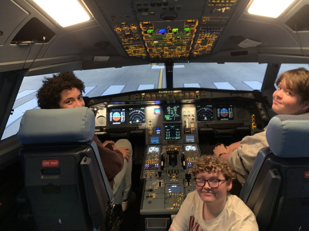 CTAE students in Boeing cockpit