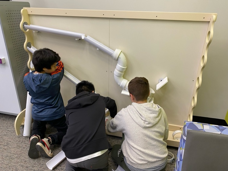 Fourth grade had a great time on their field trip to the BCCCA STEM lab!