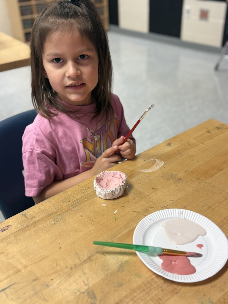 Before break, our kindergarten classes were able to glaze their own pinch pots! Parents, be on the lookout…they are fresh out of the kiln and going home with students starting this week!
