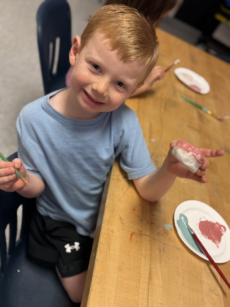 Before break, our kindergarten classes were able to glaze their own pinch pots! Parents, be on the lookout…they are fresh out of the kiln and going home with students starting this week!