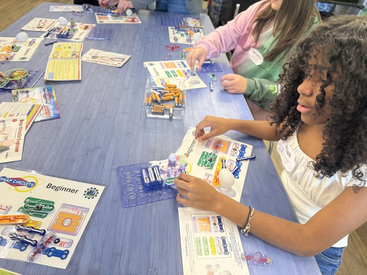 5th grade trip to the BCCCA STEM Innovation Center. Students enjoyed virtual tours of art museums and landmarks, art centered games on the ActiveFloor, and creating different forms of digital artwork!