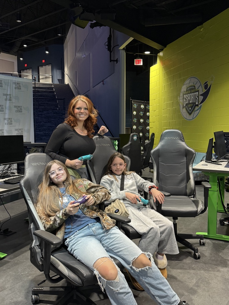 5th grade trip to the BCCCA STEM Innovation Center. Students enjoyed virtual tours of art museums and landmarks, art centered games on the ActiveFloor, and creating different forms of digital artwork!