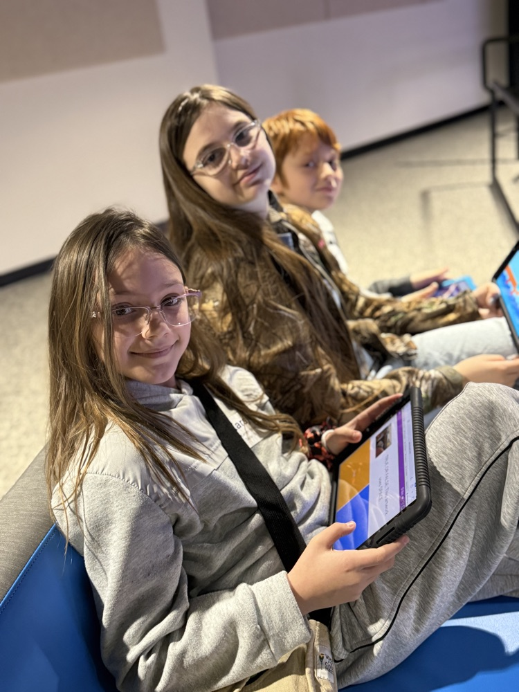 5th grade trip to the BCCCA STEM Innovation Center. Students enjoyed virtual tours of art museums and landmarks, art centered games on the ActiveFloor, and creating different forms of digital artwork!