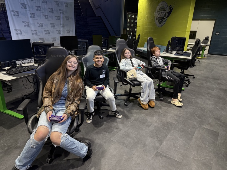 5th grade trip to the BCCCA STEM Innovation Center. Students enjoyed virtual tours of art museums and landmarks, art centered games on the ActiveFloor, and creating different forms of digital artwork!