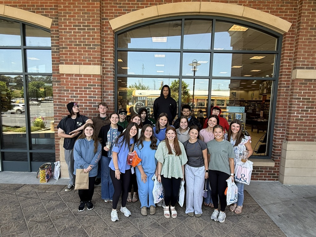 Top Readers from AHS standing outstide Barnes and Noble Bookstore in Rome