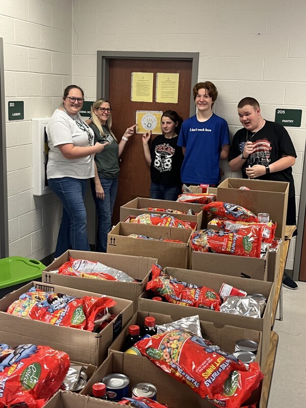 teachers at food pantry