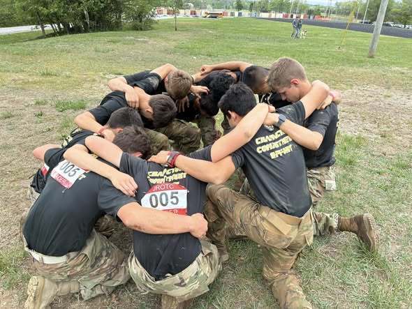 raiders pray before meet