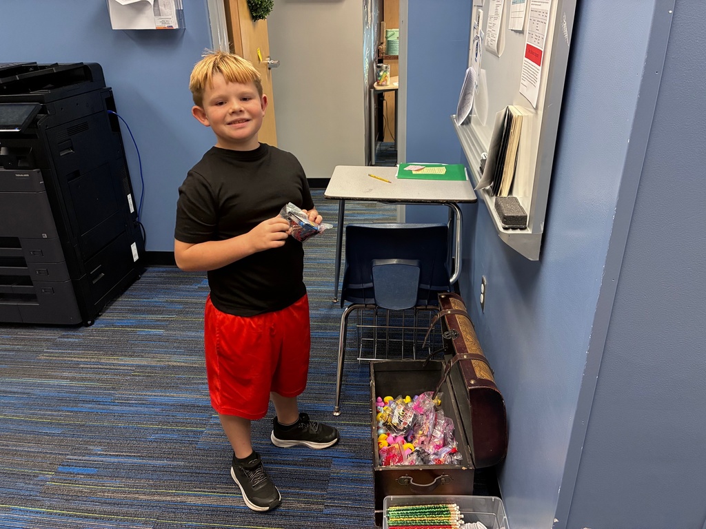 student picking a prize