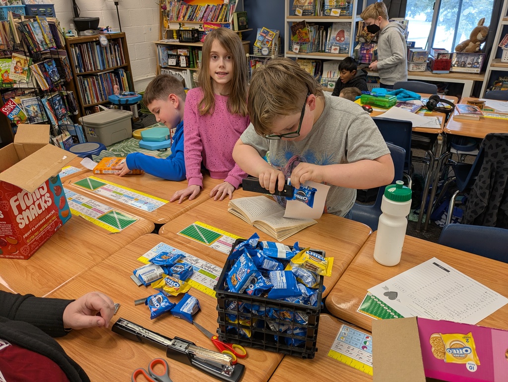 Students making snack pack orders