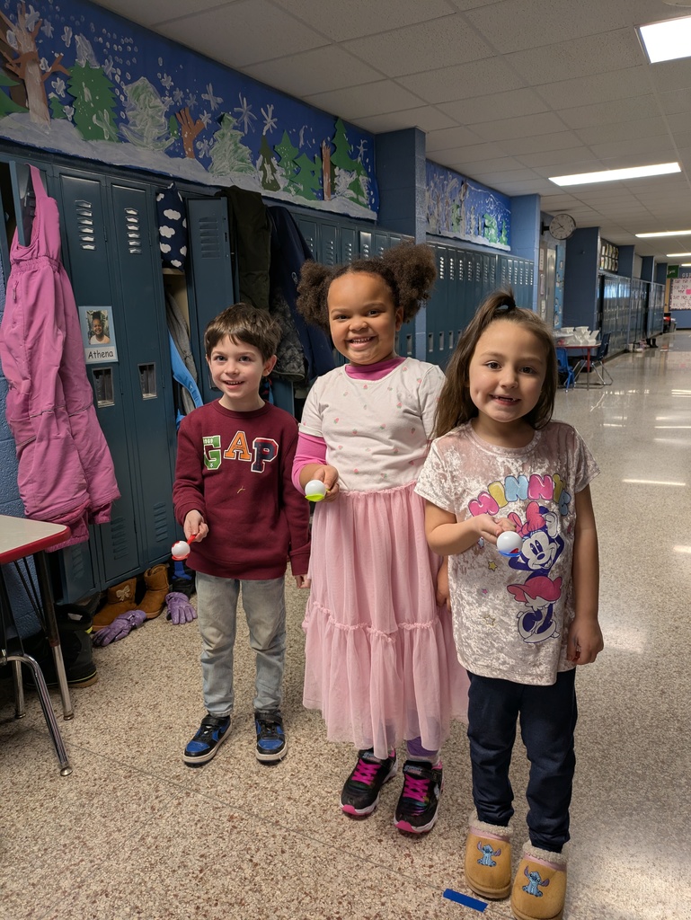Students holding spoons with ping pong balls  on them