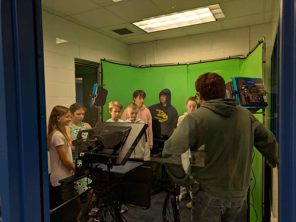 Students looking at telepromptor