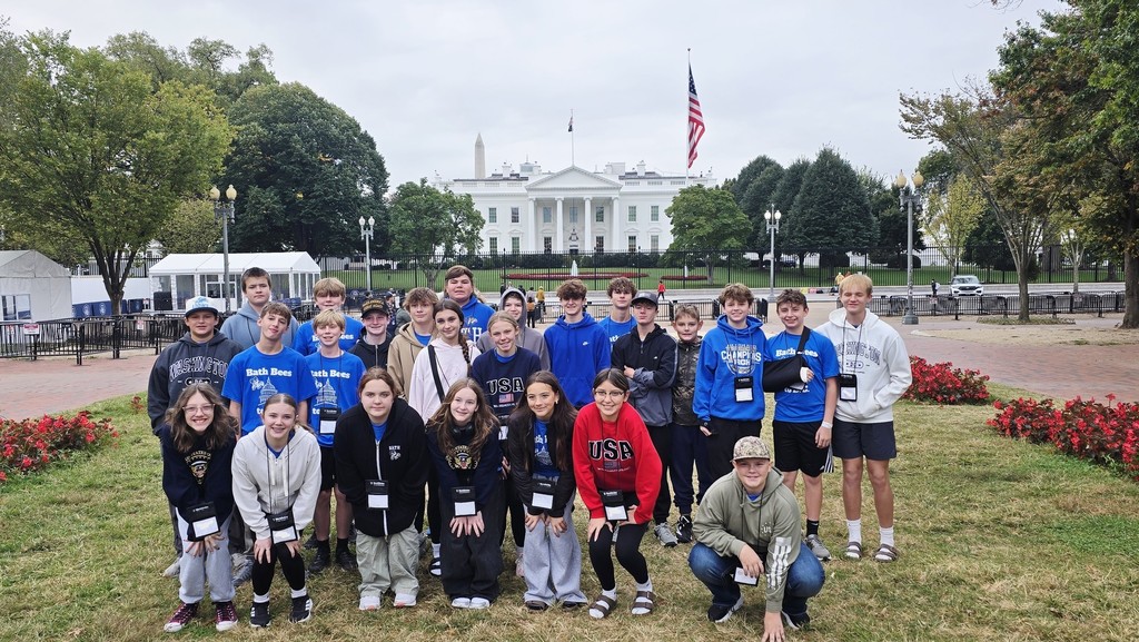 8th graders at Washington DC standing in front of the White House