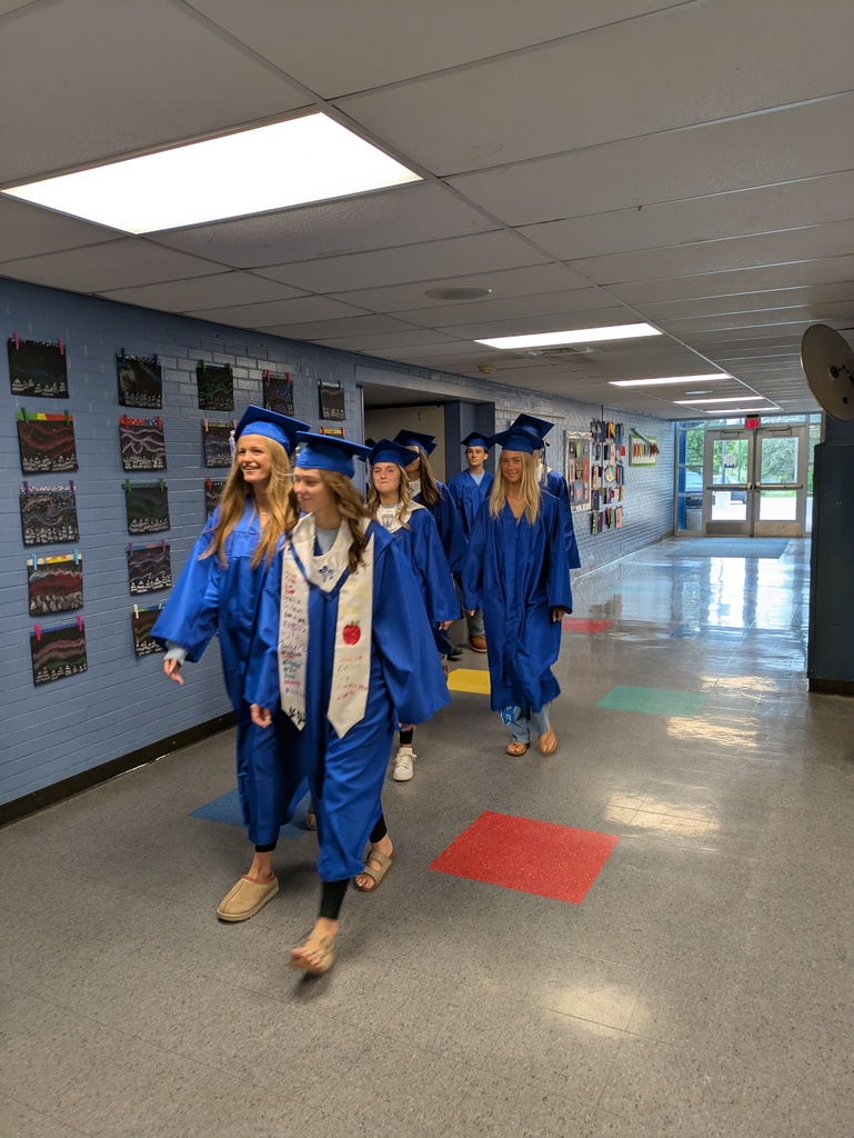 Senior walk through at the elementary buildinng