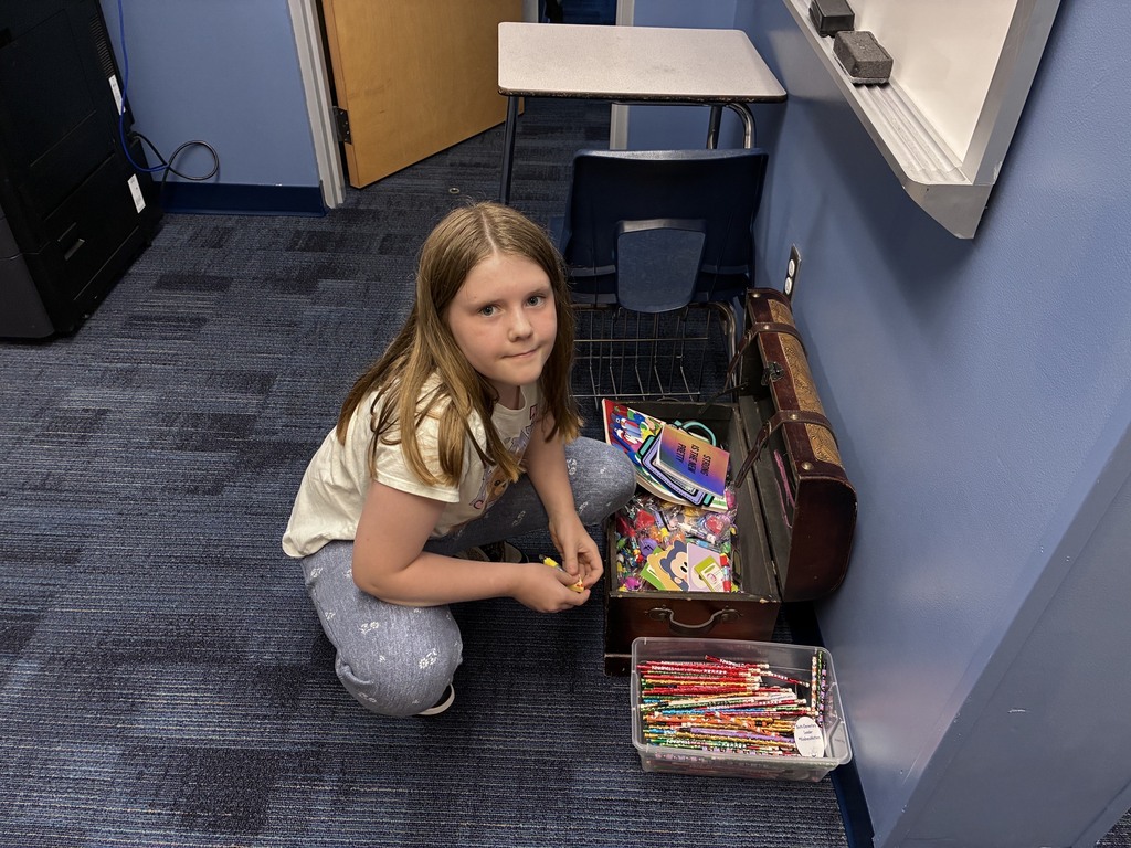 kids and treasure chest
