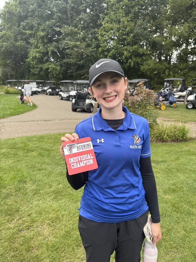 Addilyn Duflo holding her award