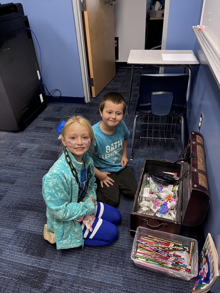 kids and treasure chest