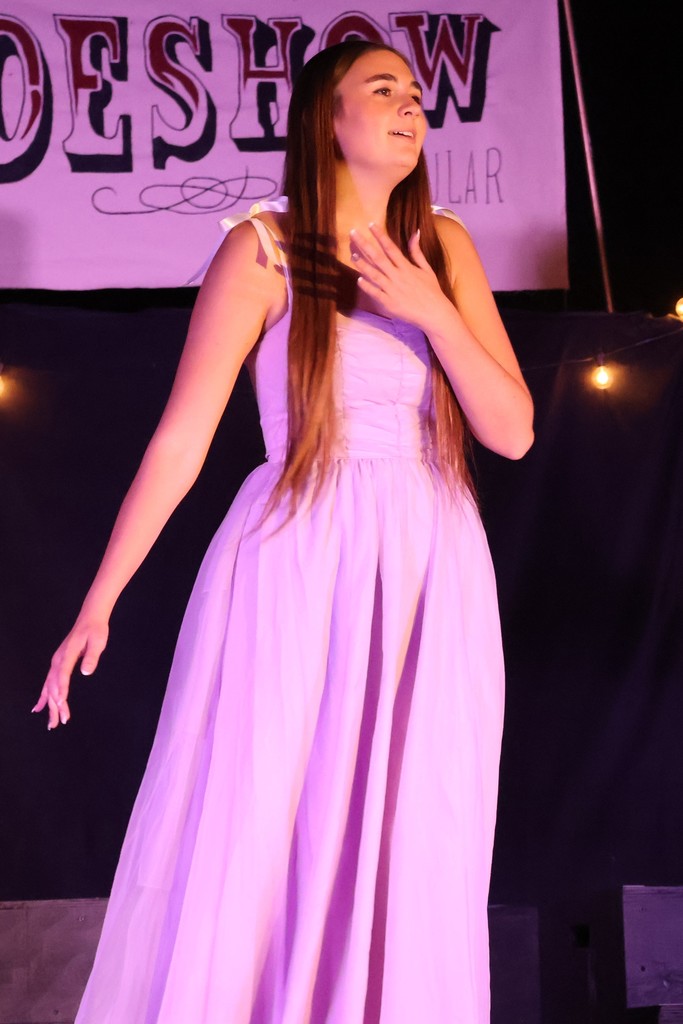 Kolby Kummer as Vivian