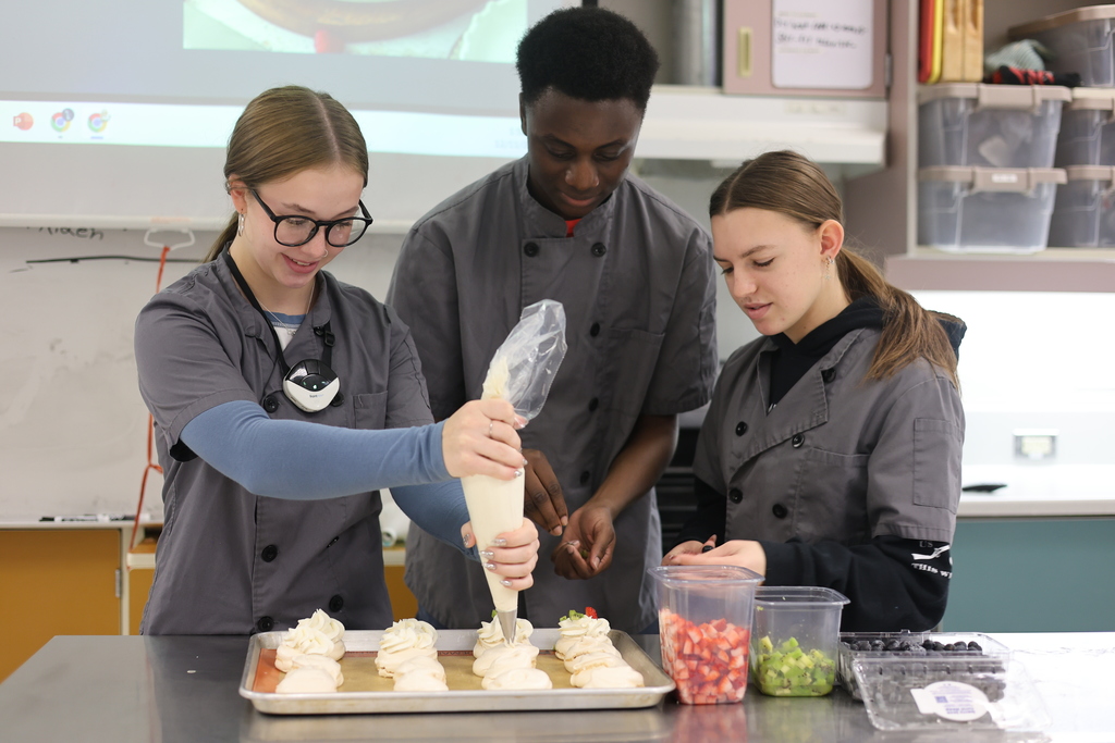 Students create pavolva in the in the advanced culinary arts class