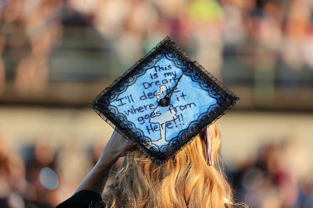 A grad cap that reads, "This is my dream. I'll decide where it goes from here!"