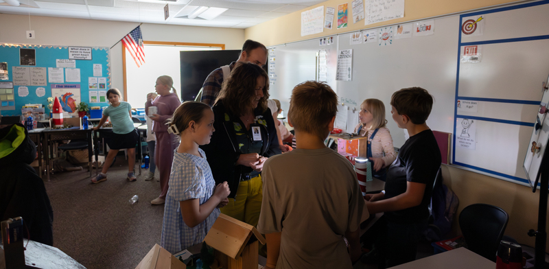 students demonstrate electricity project