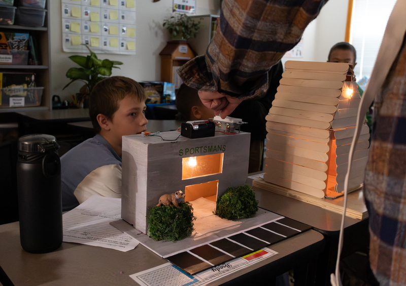 students demonstrate electricity project