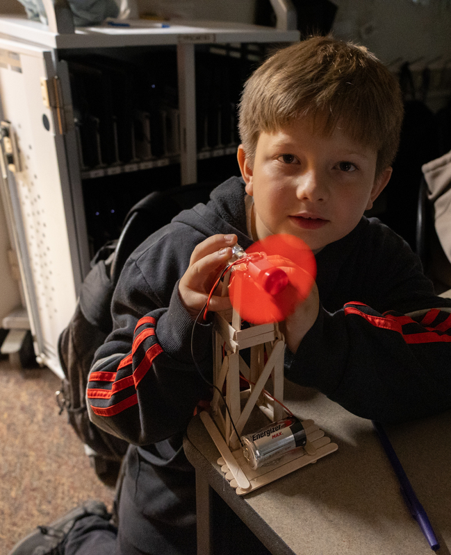 students demonstrate electricity project