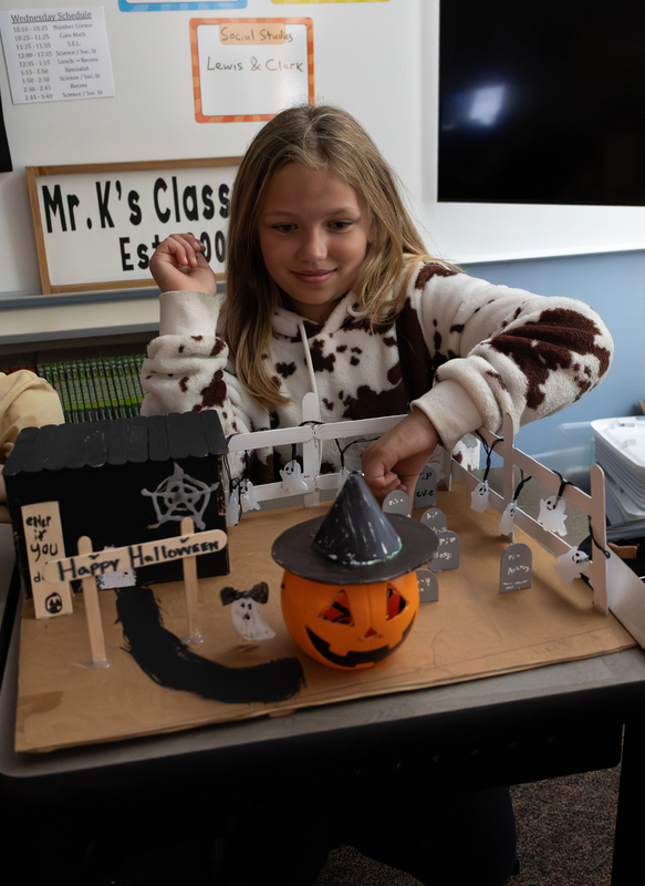 students demonstrate electricity project