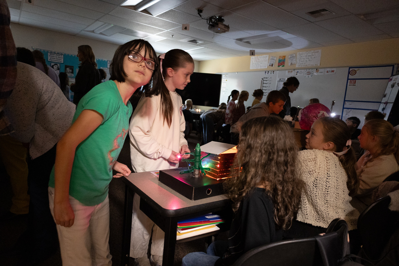 students demonstrate electricity project
