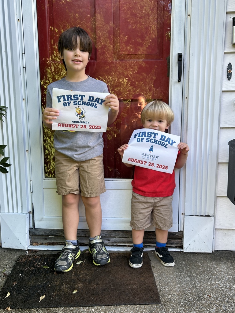 first day of school for kindergarten and glenview photo 2025
