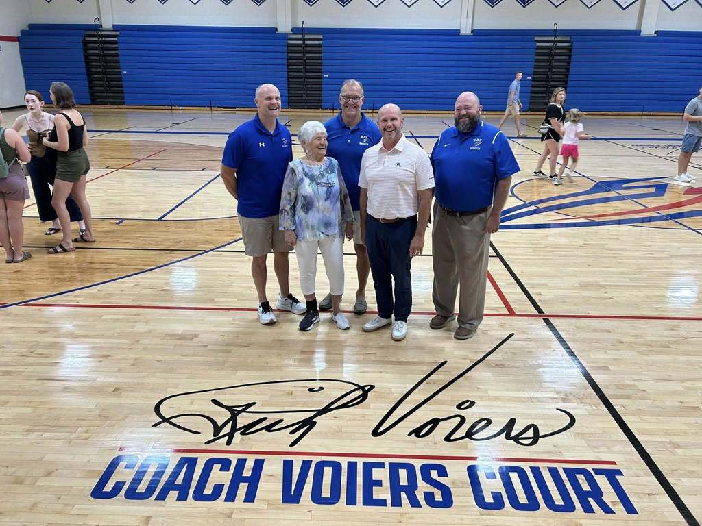 rich voiers court dedication photo at bay high school