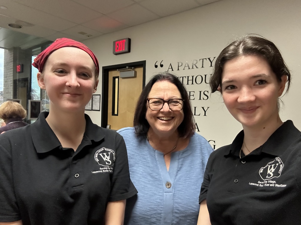 ranger cafe photo with deb callihan and bhs senior culinary arts students photo