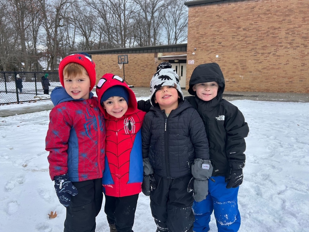 glenview prek students playing in snow