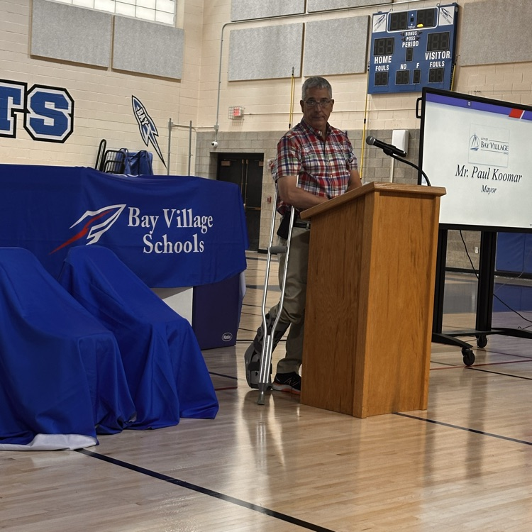 mayor speaks to staff at convocation