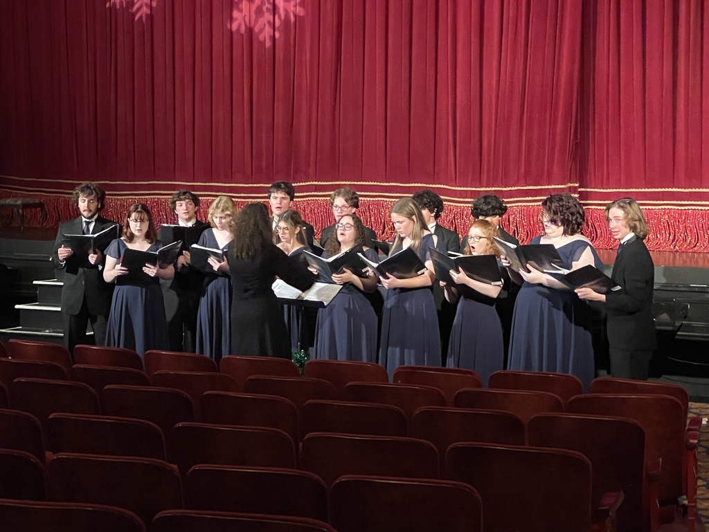 Choraleers perform